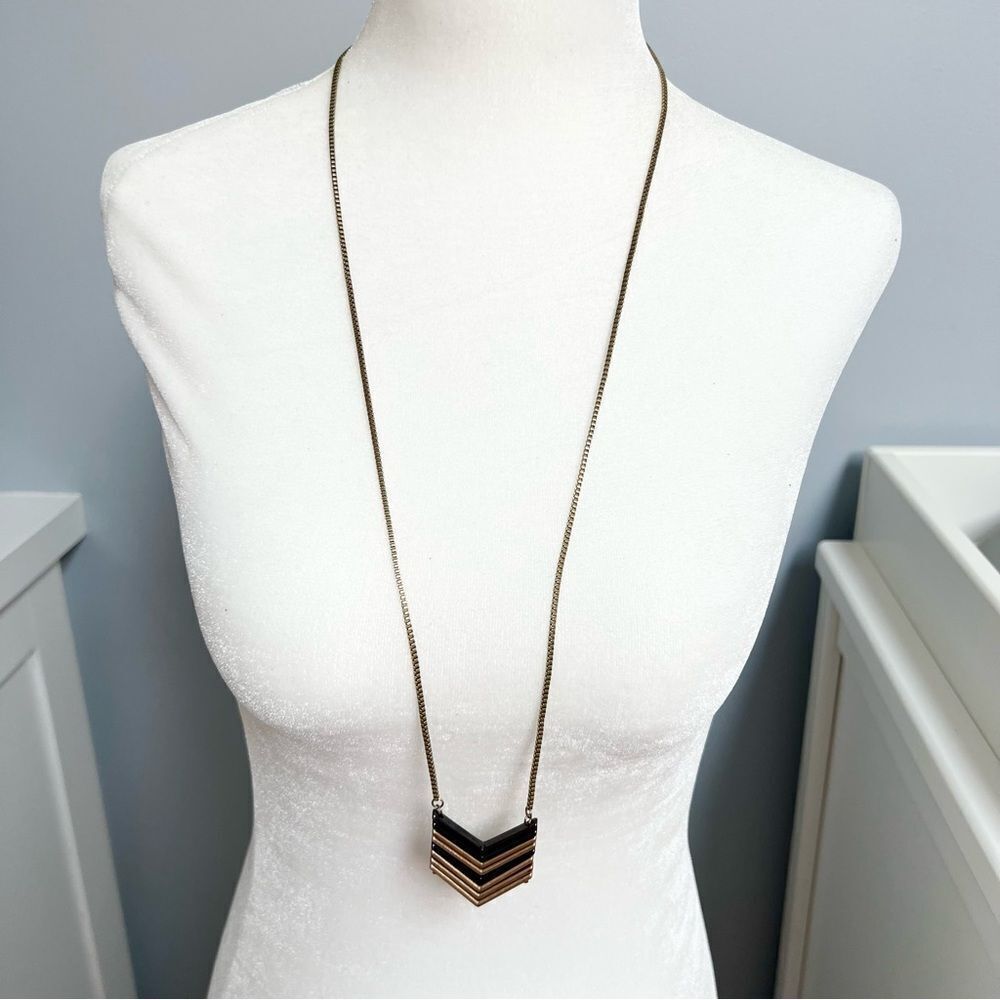 🍭6/$30 chevron long metallic necklace